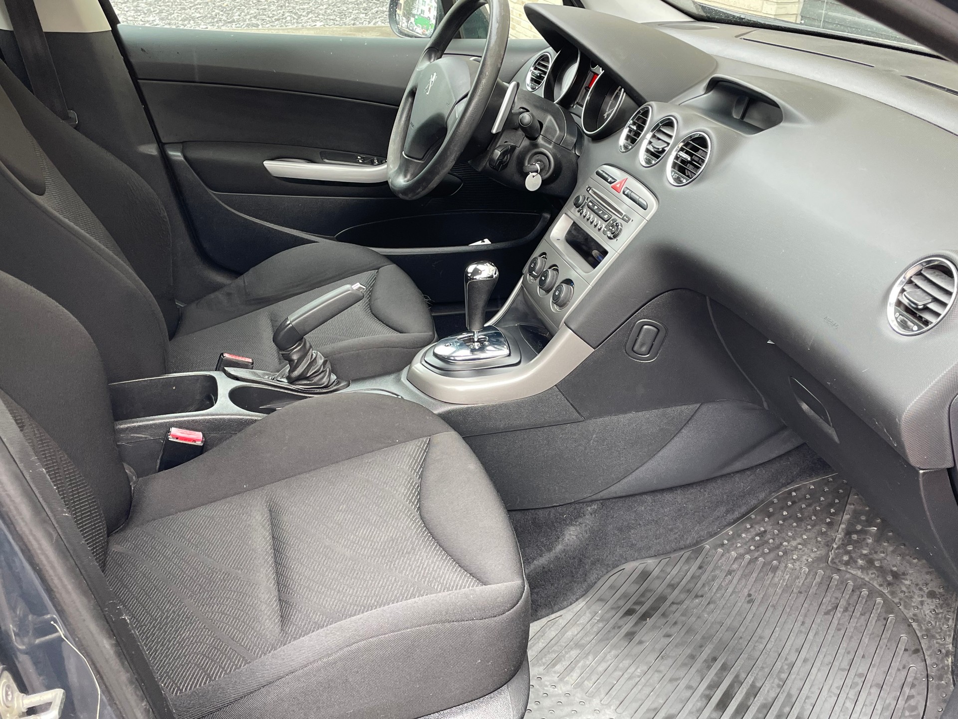 PEUGEOT 308 SW 1.6 HDI Business EGS6-image-14