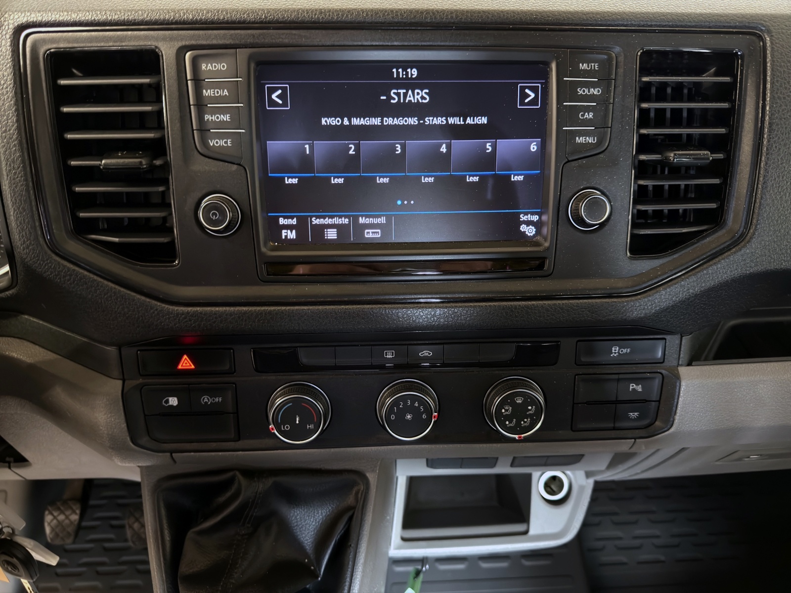 VW VW Crafter 35 2.0 TDI L4 4Motion-image-11