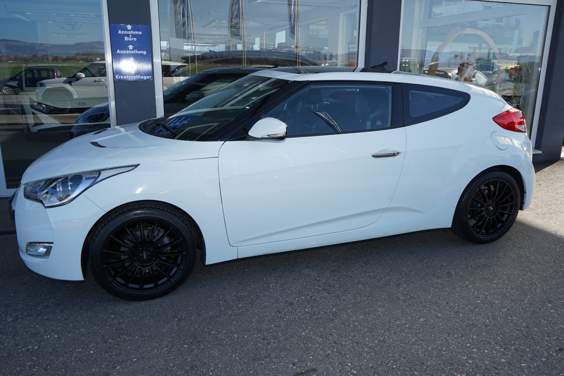 HYUNDAI Veloster 1.6 GDI-showroom-element-3