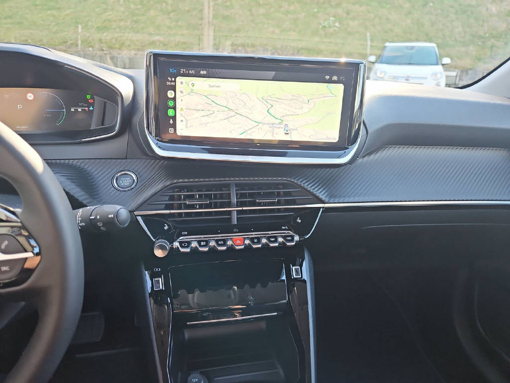 PEUGEOT 208 1.2 Hybrid Allure Premium-image-11