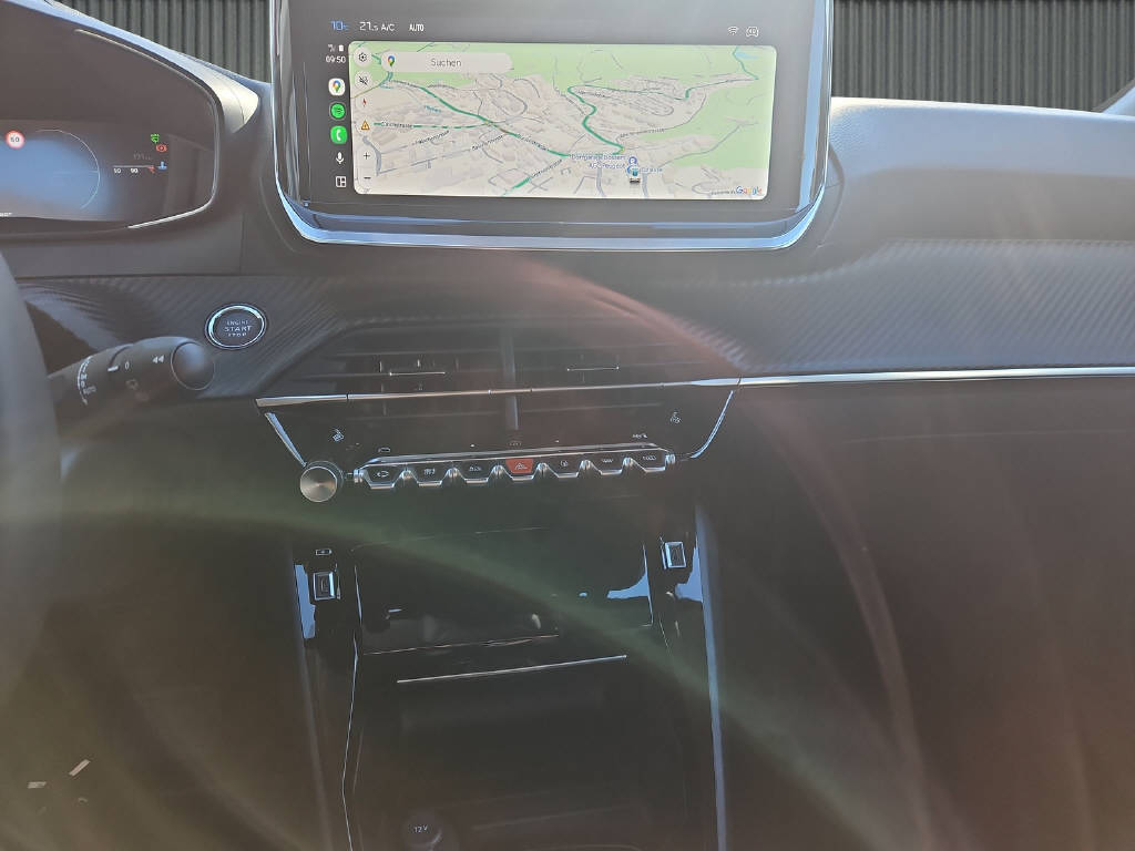 PEUGEOT 208 1.2 Hybrid Allure Premium-image-12