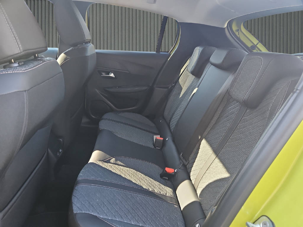 PEUGEOT 208 1.2 Hybrid Allure Premium-image-14
