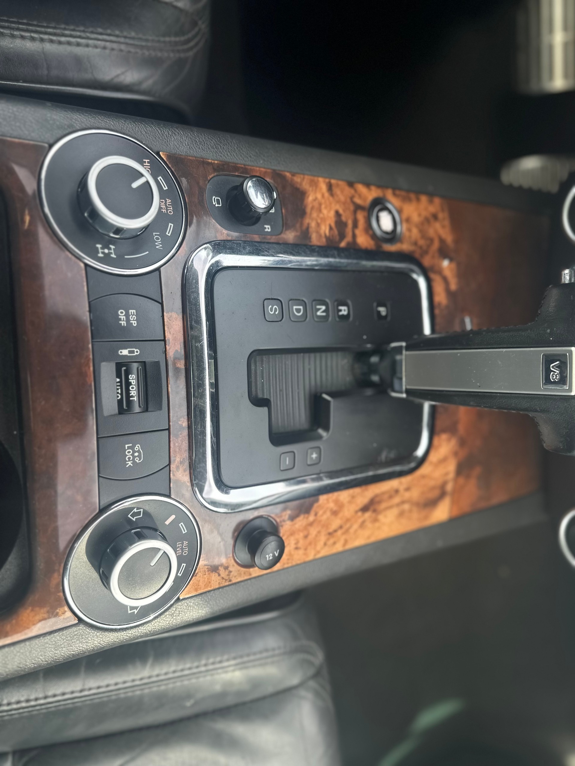 VW Touareg 4.2 V8 FSI Automatic-image-14