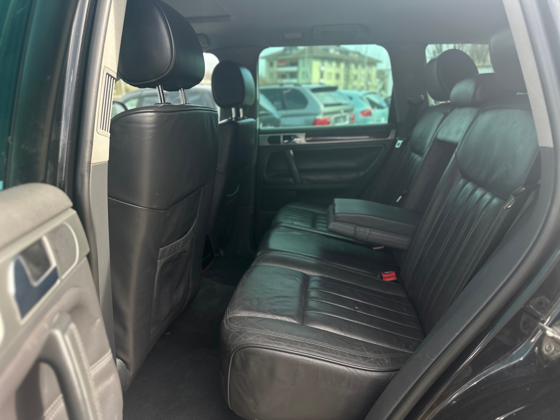 VW Touareg 4.2 V8 FSI Automatic-image-11