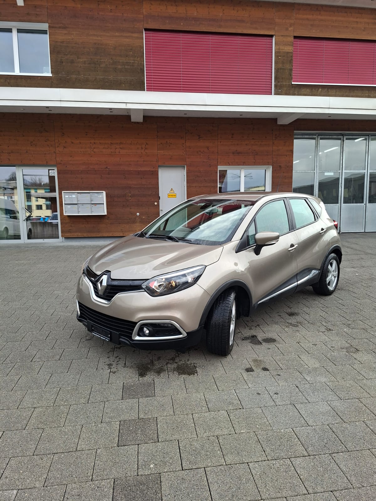 RENAULT Captur 1.2 T 16V Dynamique EDC-image-0