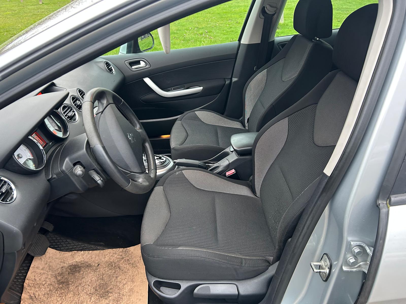 PEUGEOT 308 1.6 16V T XSI Automatic-image-9