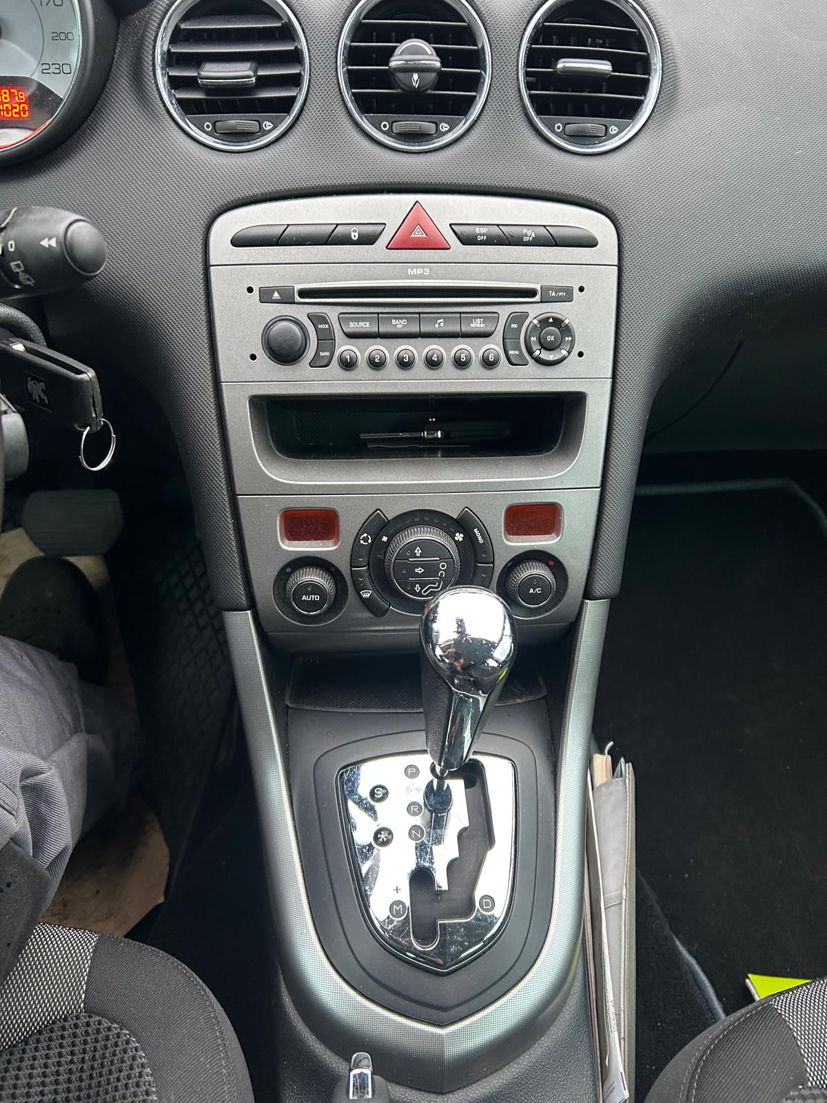 PEUGEOT 308 1.6 16V T XSI Automatic-image-10