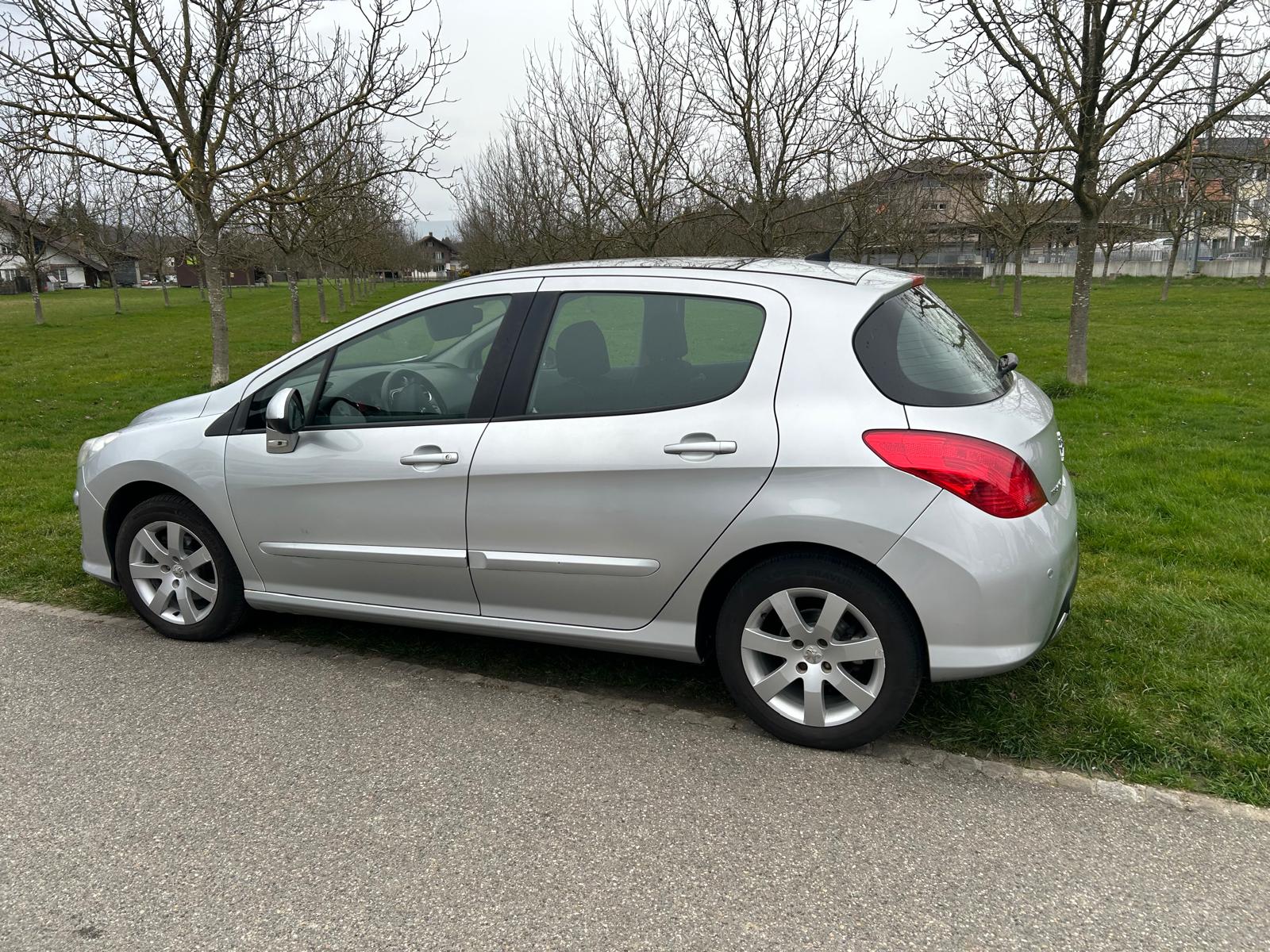PEUGEOT 308 1.6 16V T XSI Automatic-image-1