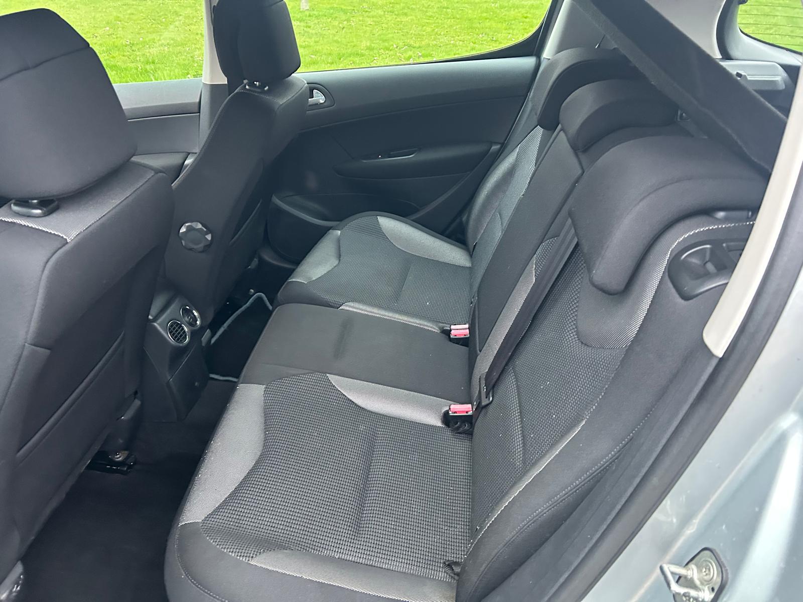 PEUGEOT 308 1.6 16V T XSI Automatic-image-8