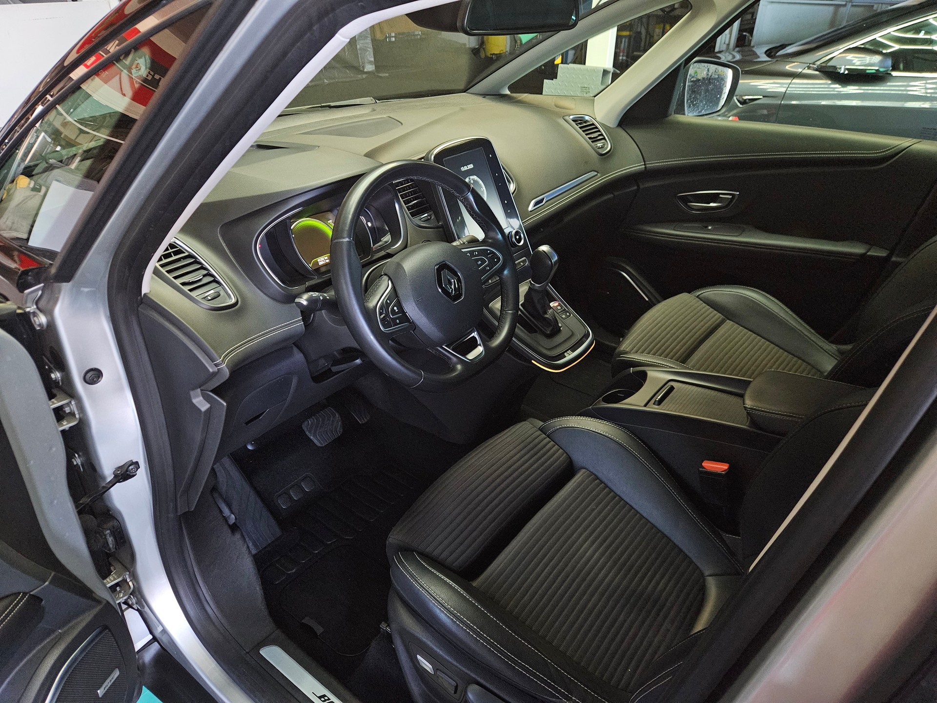 RENAULT Scénic 1.6 dCi Bose EDC-image-7