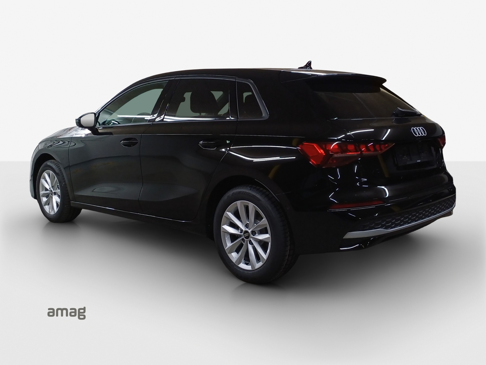 AUDI A3 Sportback TFSI 110 kW Attraction S tronic-image-2
