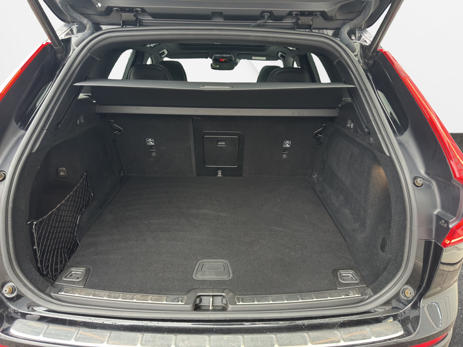 VOLVO XC60 2.0 T8 TE R-Design eAWD-image-14