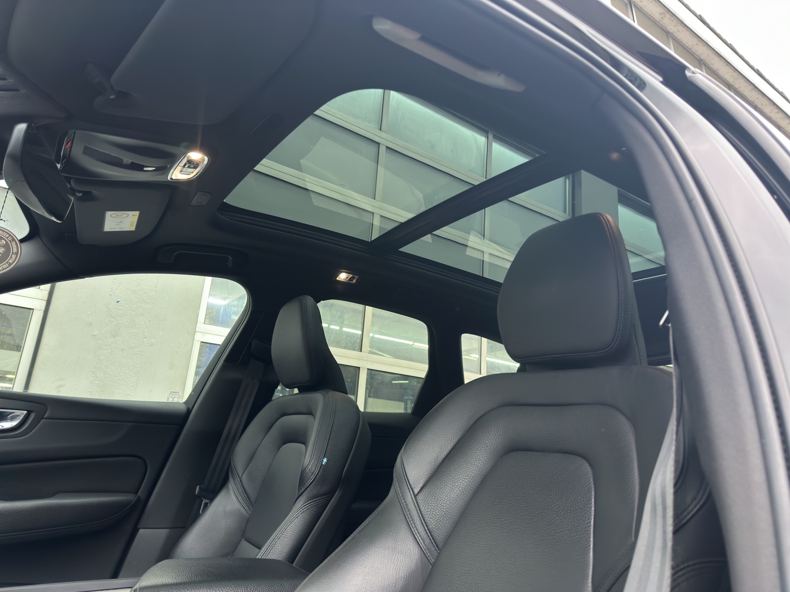 VOLVO XC60 2.0 T8 TE R-Design eAWD-image-5