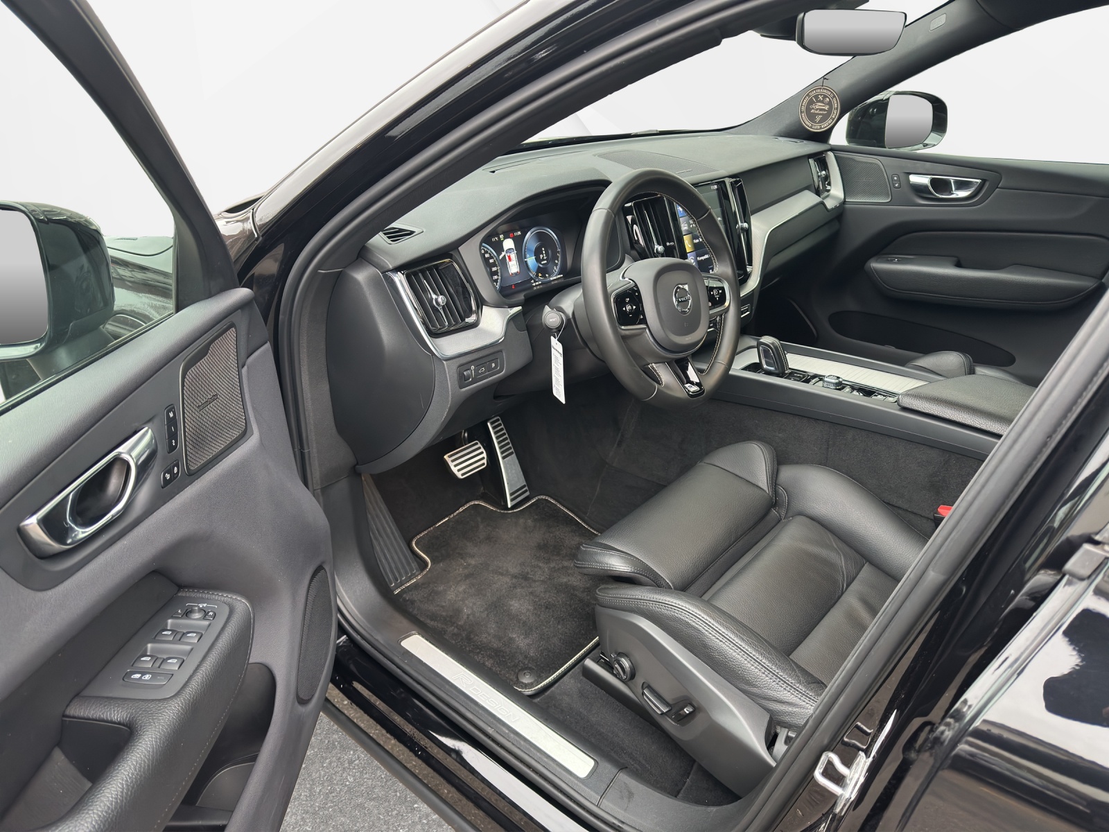 VOLVO XC60 2.0 T8 TE R-Design eAWD-image-6