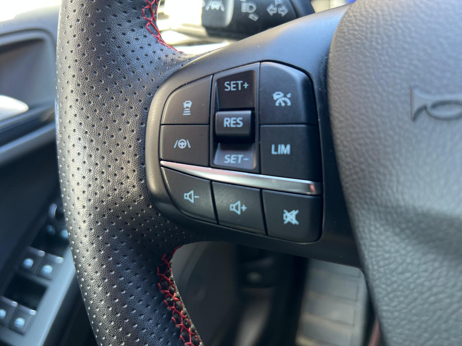 FORD Focus 1.0i EcoB Hybrid 155 ST-Line X-image-16
