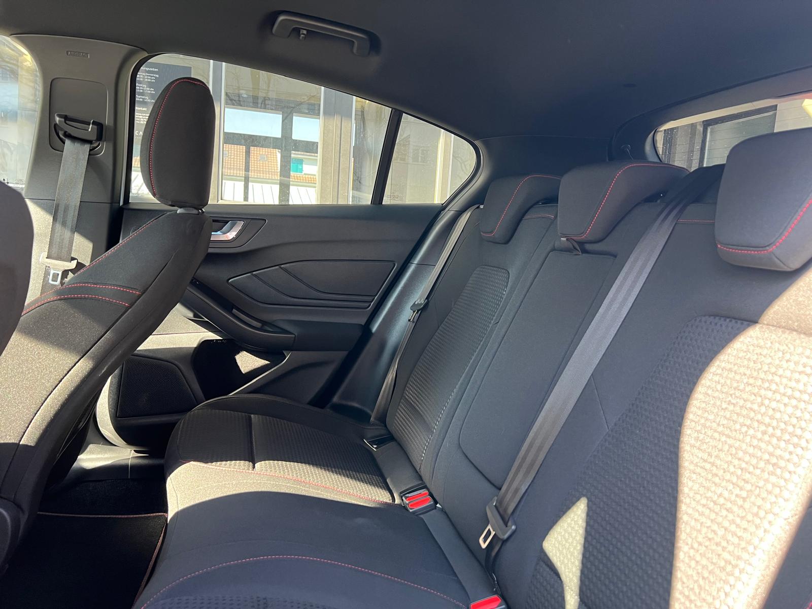 FORD Focus 1.0i EcoB Hybrid 155 ST-Line X-image-8