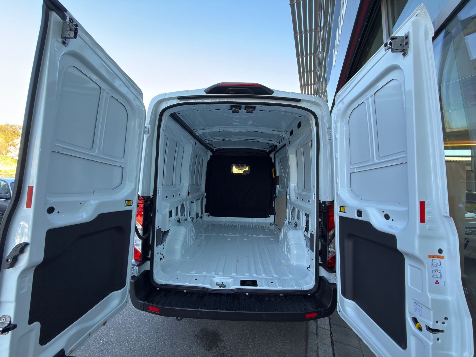 FORD Transit Van 350 L2 Trend 2.0 TDCi 130 HD FWD-image-6