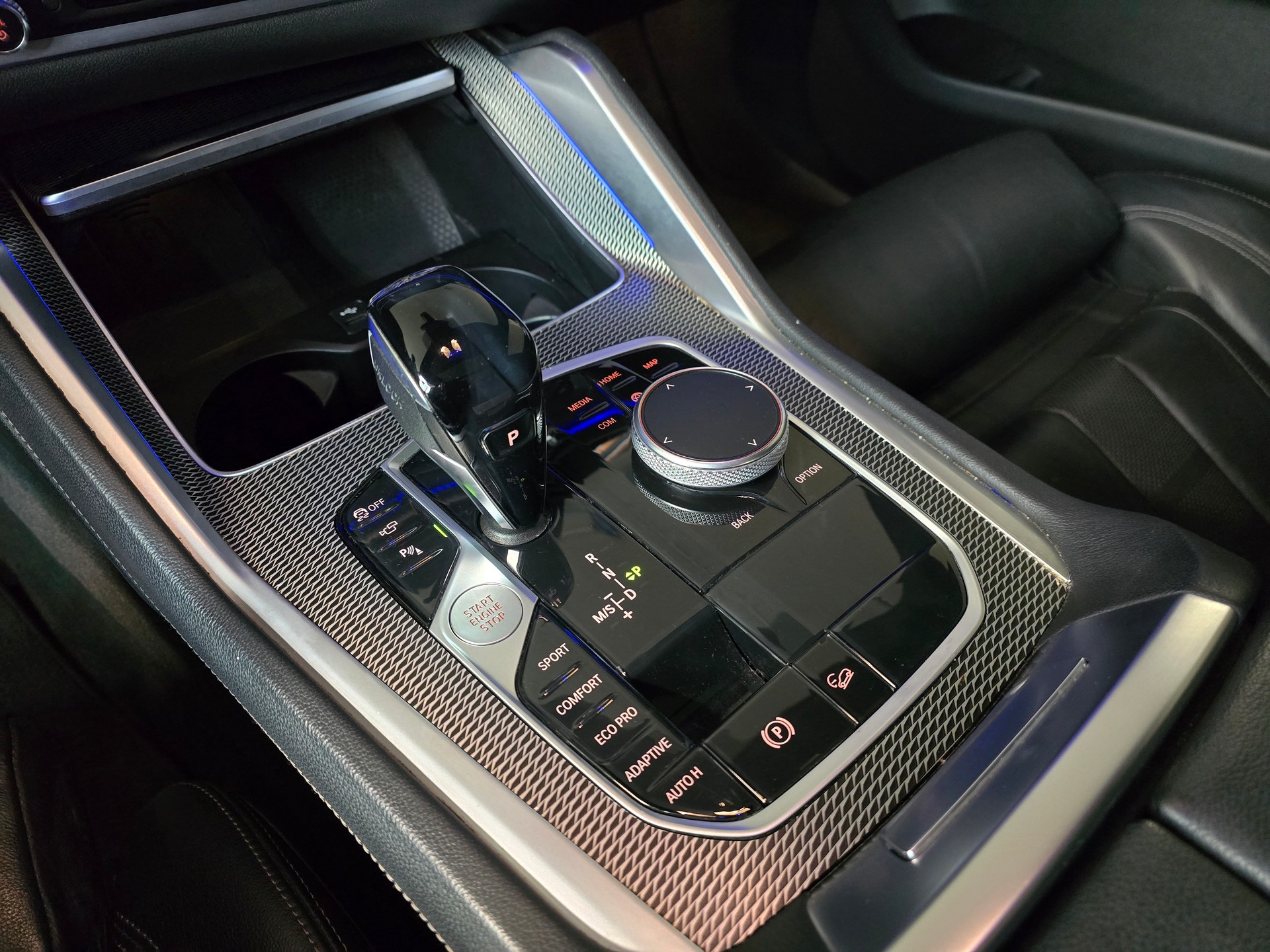 BMW X6 xDrive 48V 40d Steptronic-image-19