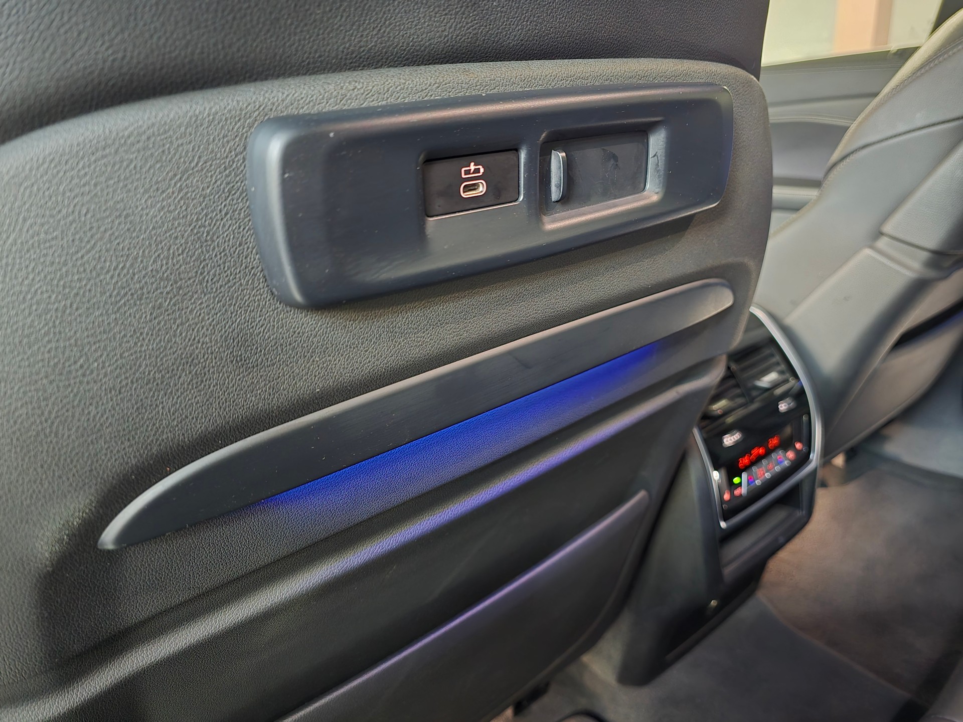 BMW X6 xDrive 48V 40d Steptronic-image-24