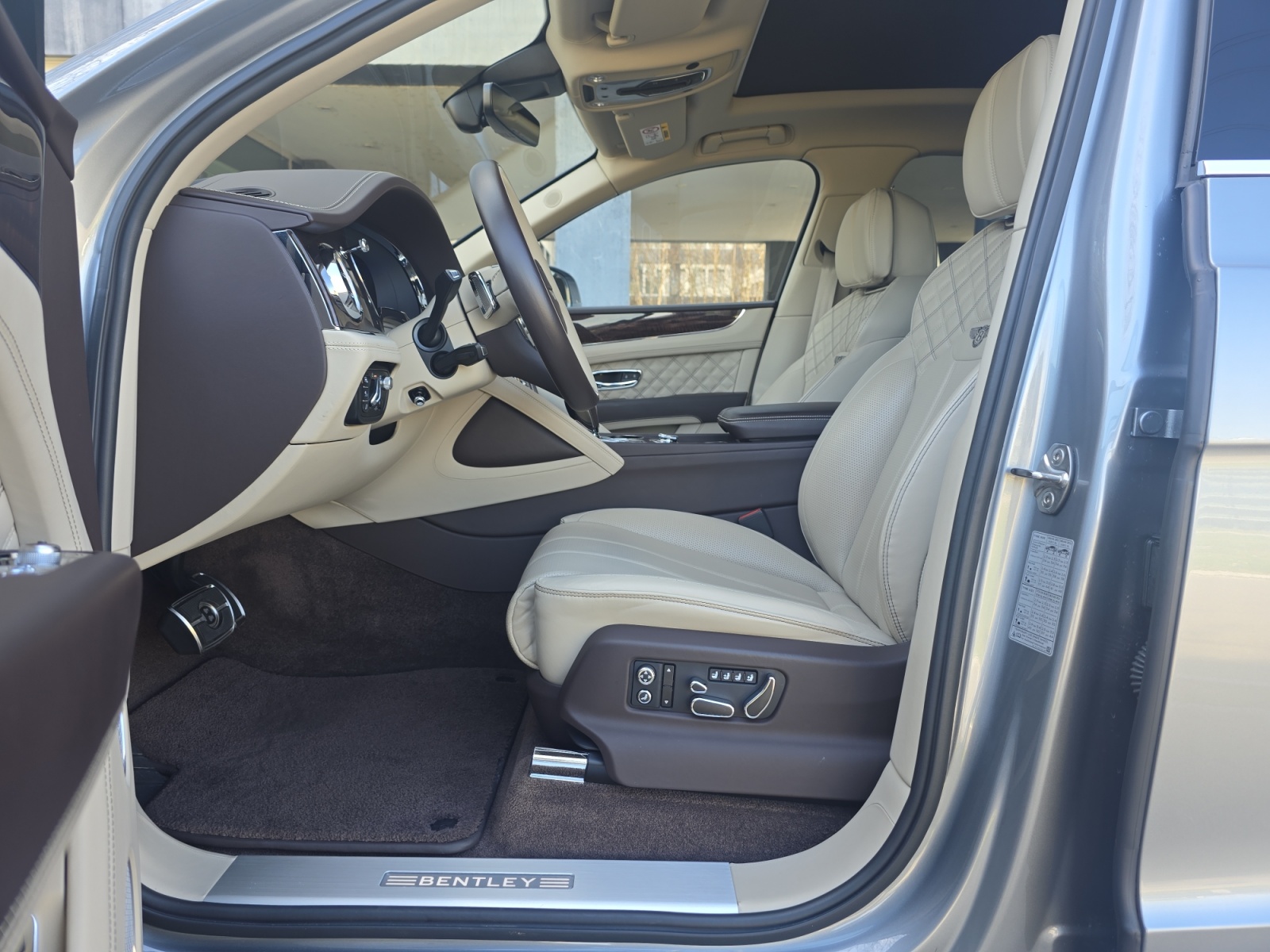 BENTLEY Bentayga V8 First Edition-image-9
