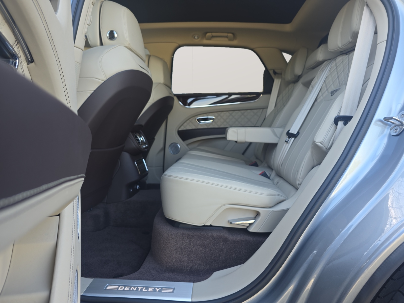 BENTLEY Bentayga V8 First Edition-image-16