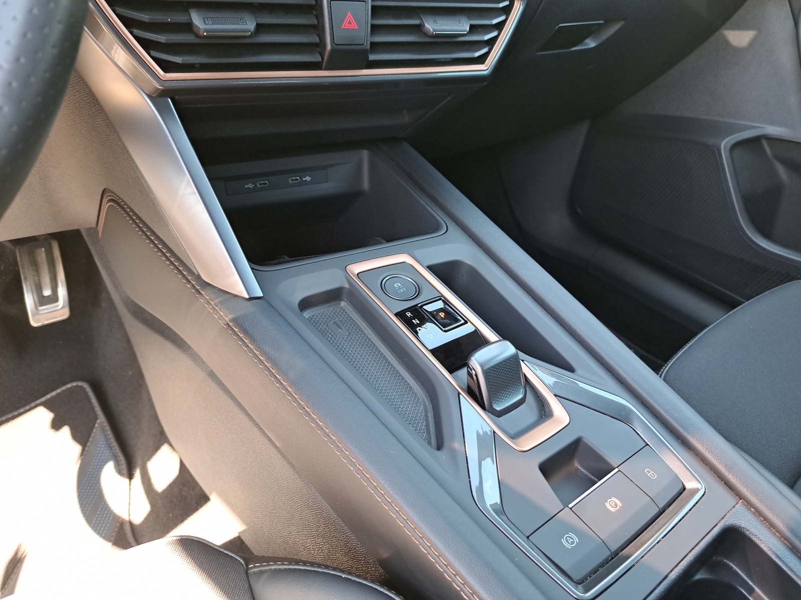 CUPRA Formentor 1.5 eTSI DSG-image-12