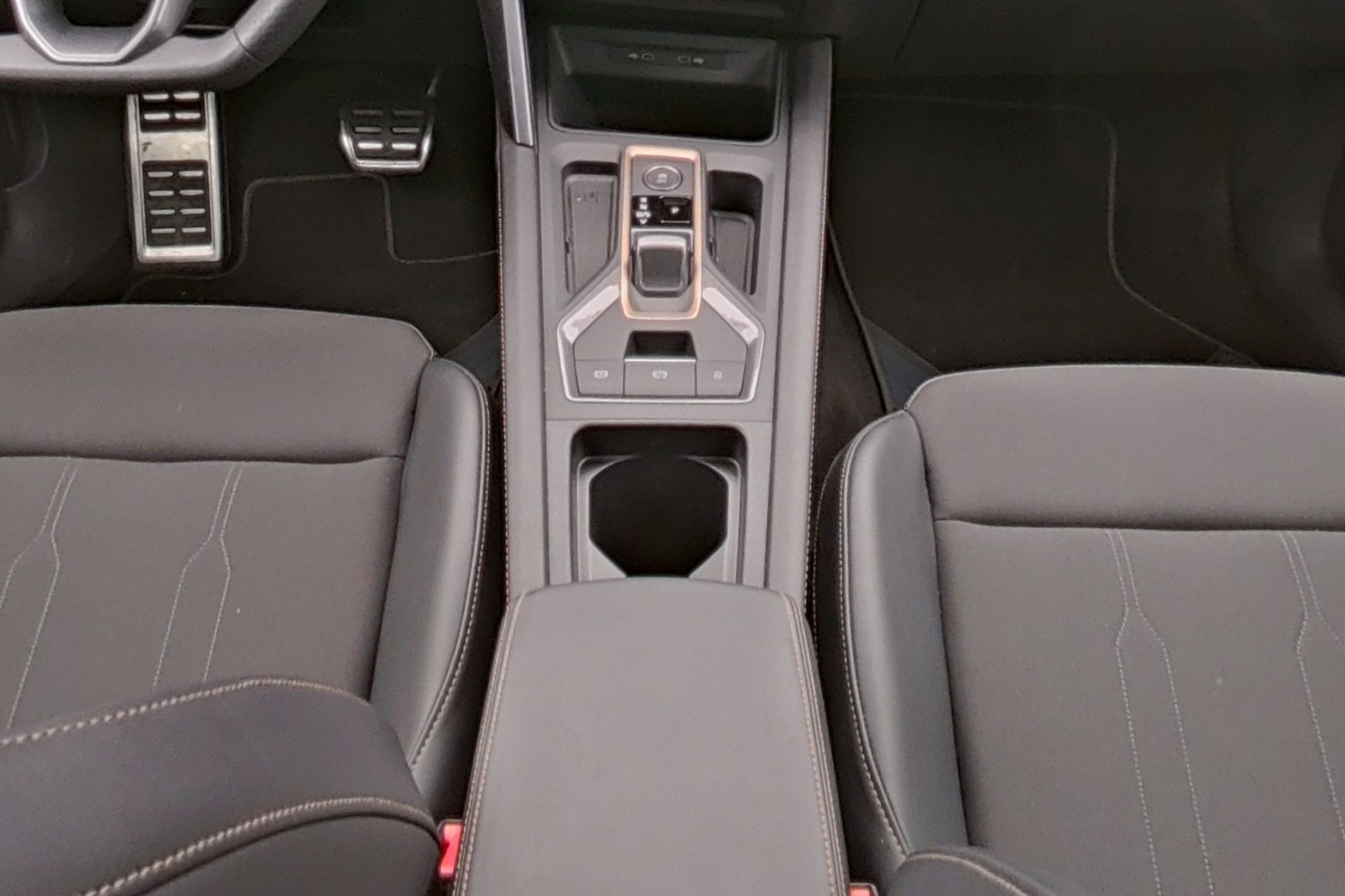 CUPRA Formentor 1.5 eTSI DSG-image-24
