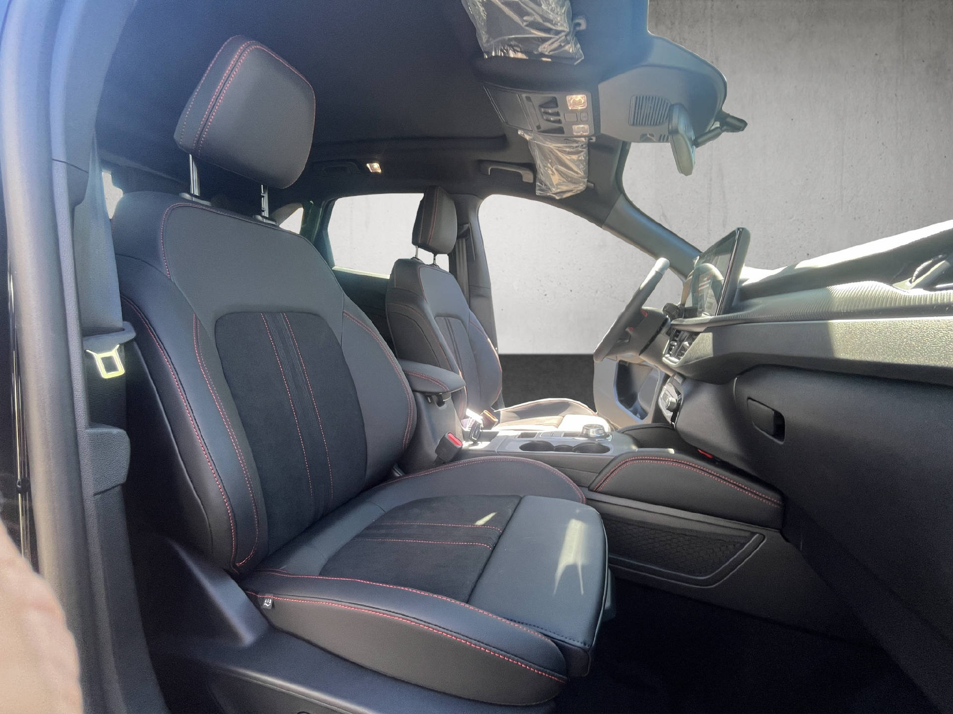 FORD Kuga 2.5 Plug-in Hybrid ST-Line X-image-17