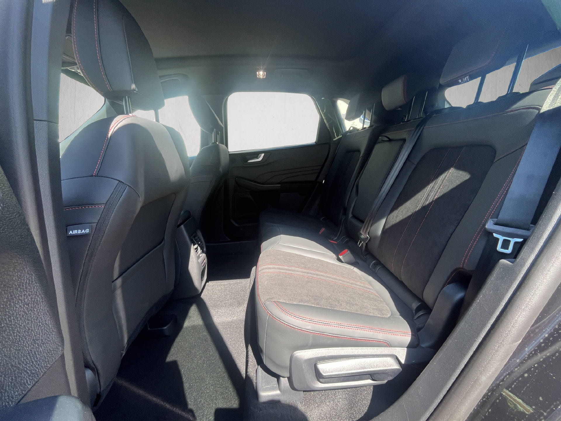 FORD Kuga 2.5 Plug-in Hybrid ST-Line X-image-13