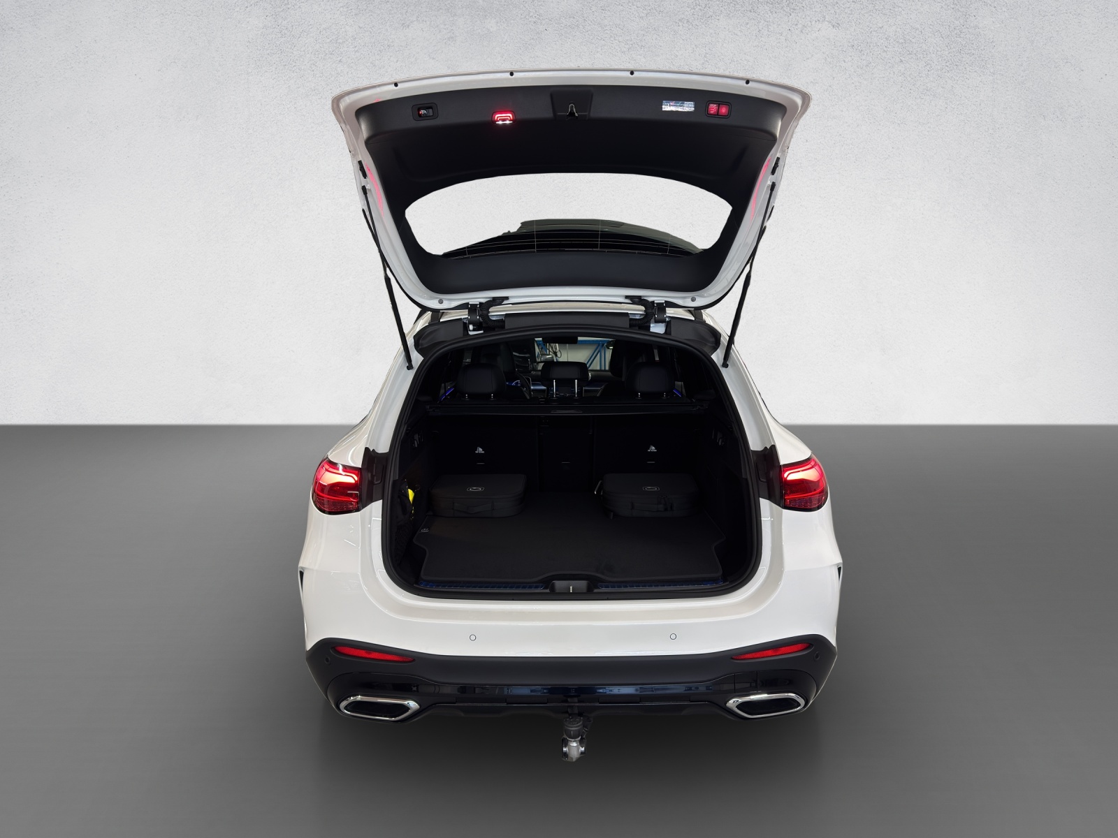 MERCEDES-BENZ GLC 300 e AMG Line 4Matic EQ Star-image-8