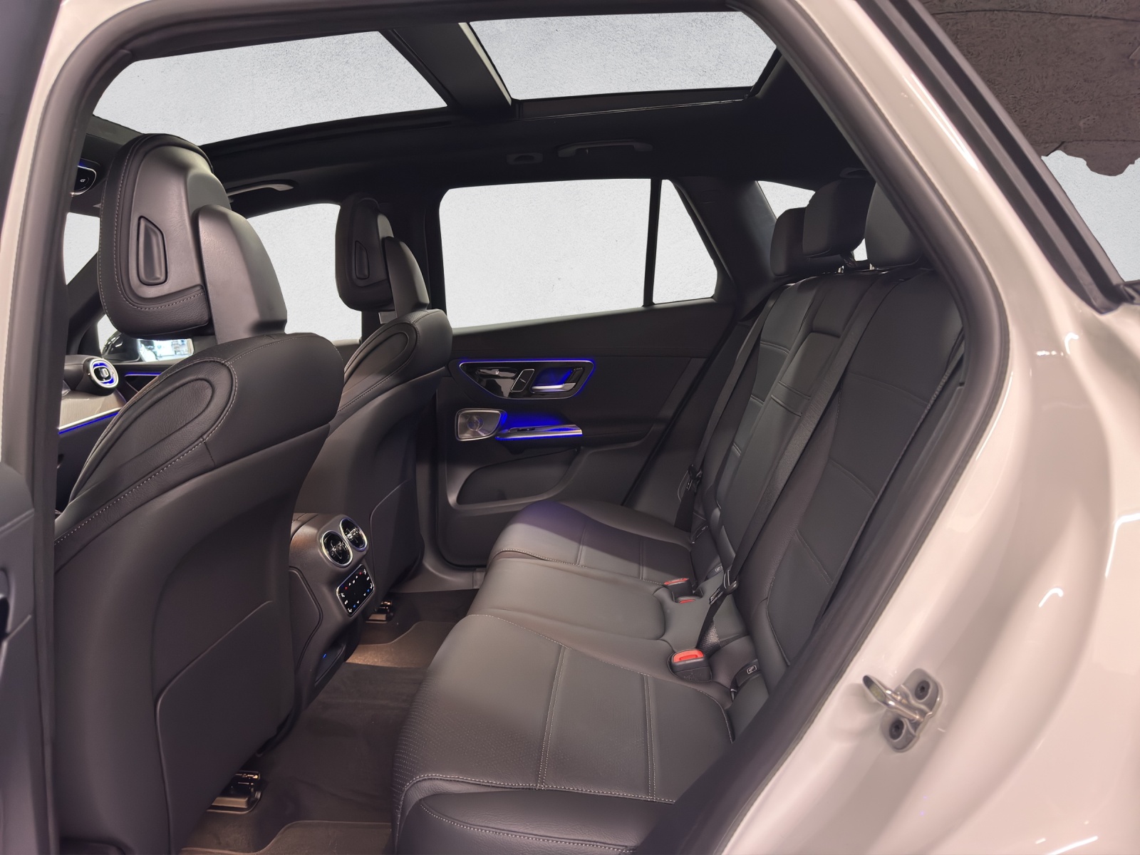 MERCEDES-BENZ GLC 300 e AMG Line 4Matic EQ Star-image-13