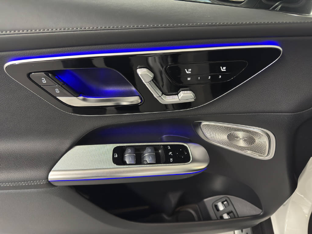 MERCEDES-BENZ GLC 300 e AMG Line 4Matic EQ Star-image-5