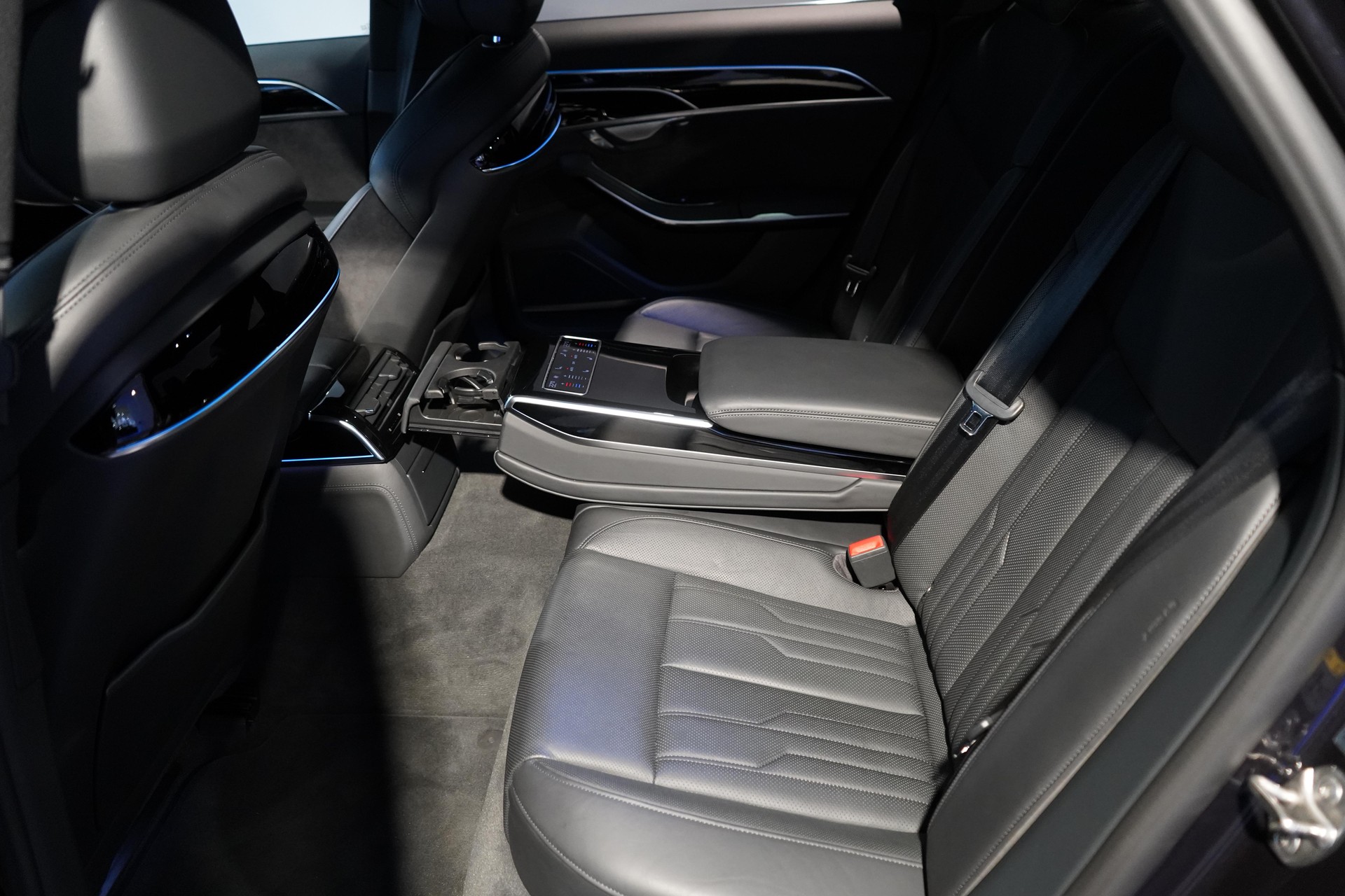 AUDI S8 4.0 V8 TFSI quattro T-Tronic-image-5