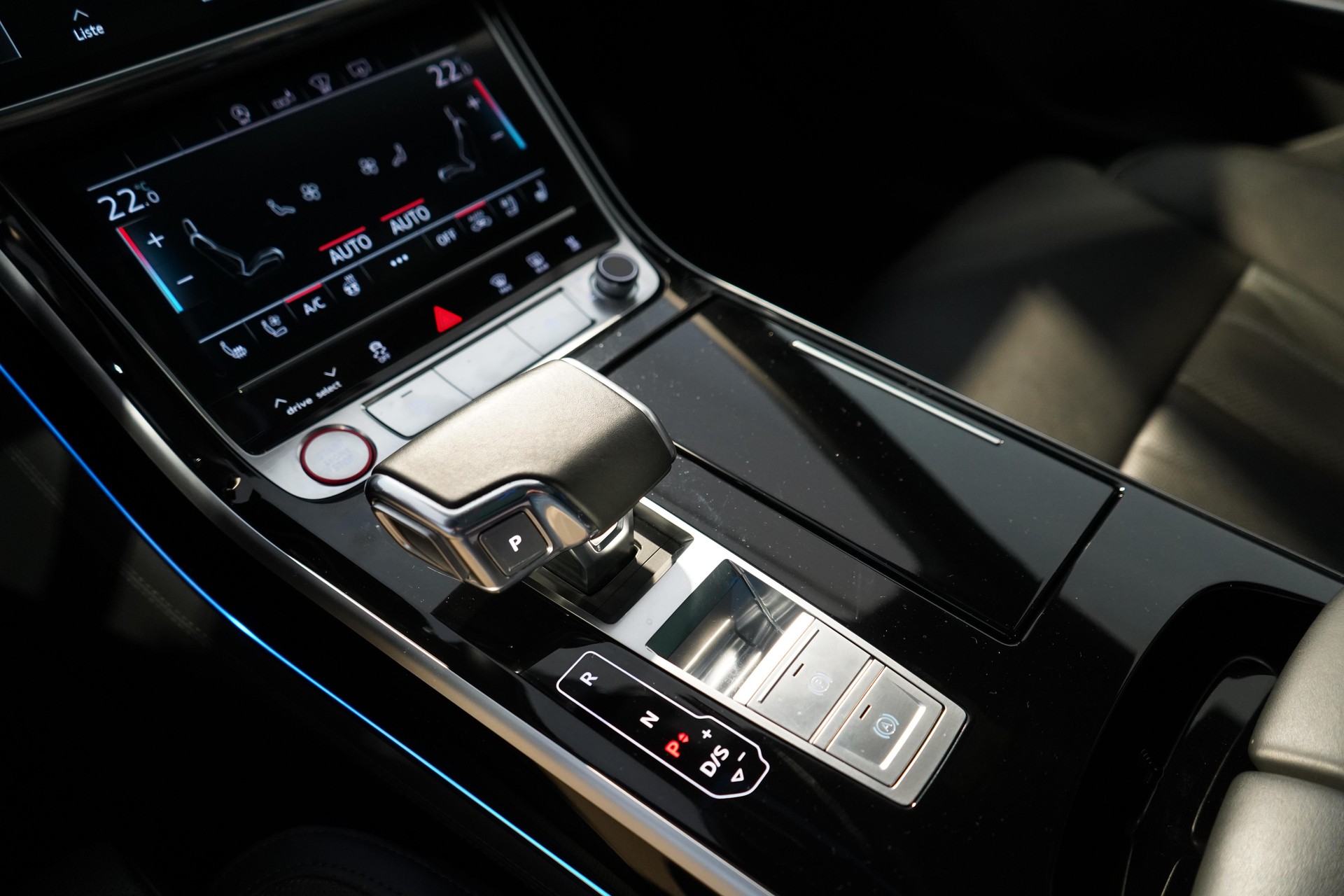 AUDI S8 4.0 V8 TFSI quattro T-Tronic-image-14