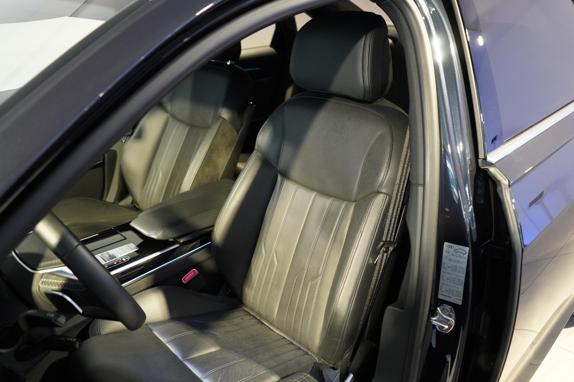 AUDI S8 4.0 V8 TFSI quattro T-Tronic-image-6