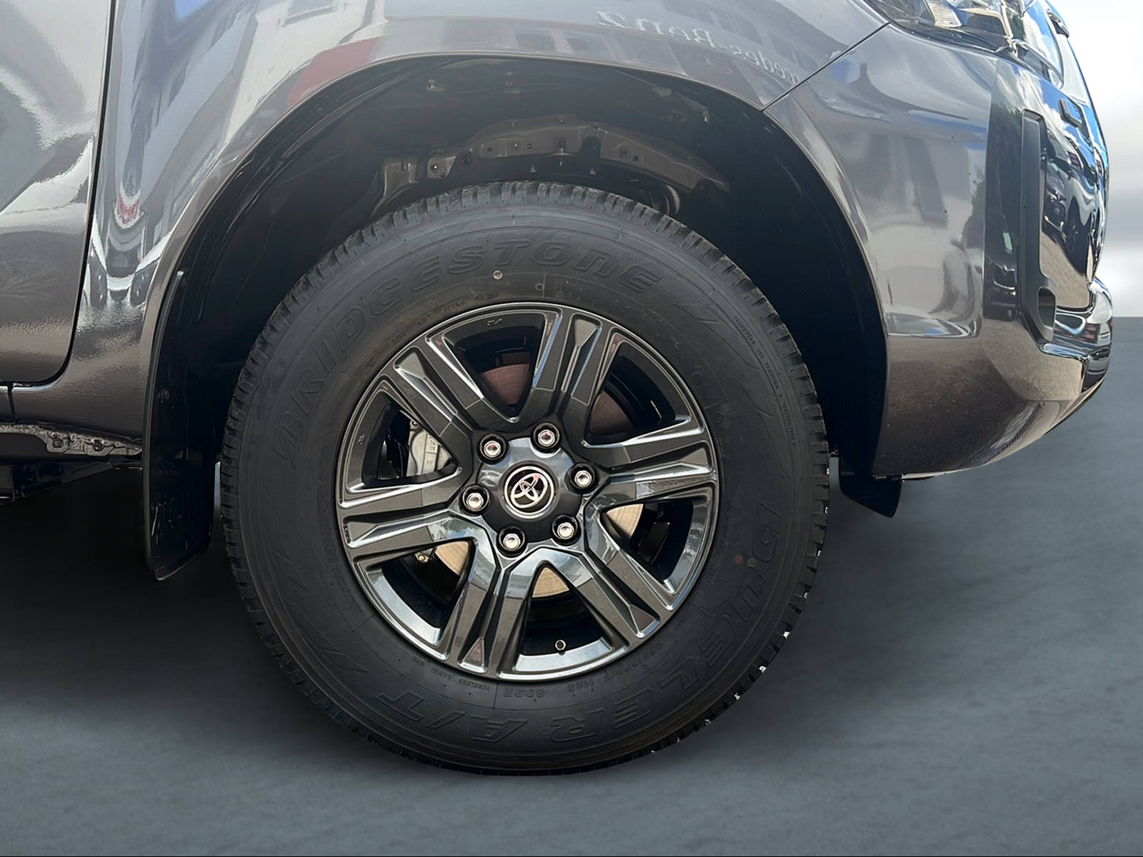 TOYOTA Hilux 2.8d MHEV Style Double Cab 4x4-image-4