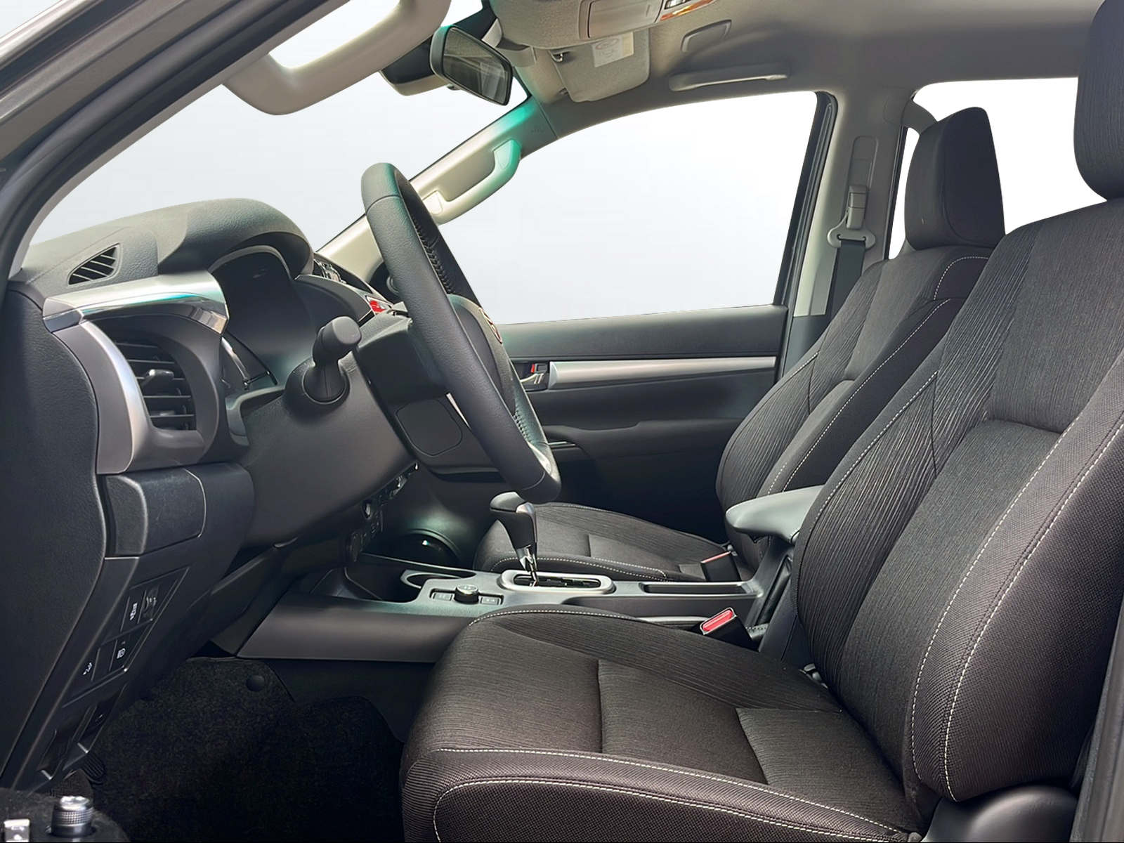 TOYOTA Hilux 2.8d MHEV Style Double Cab 4x4-image-6