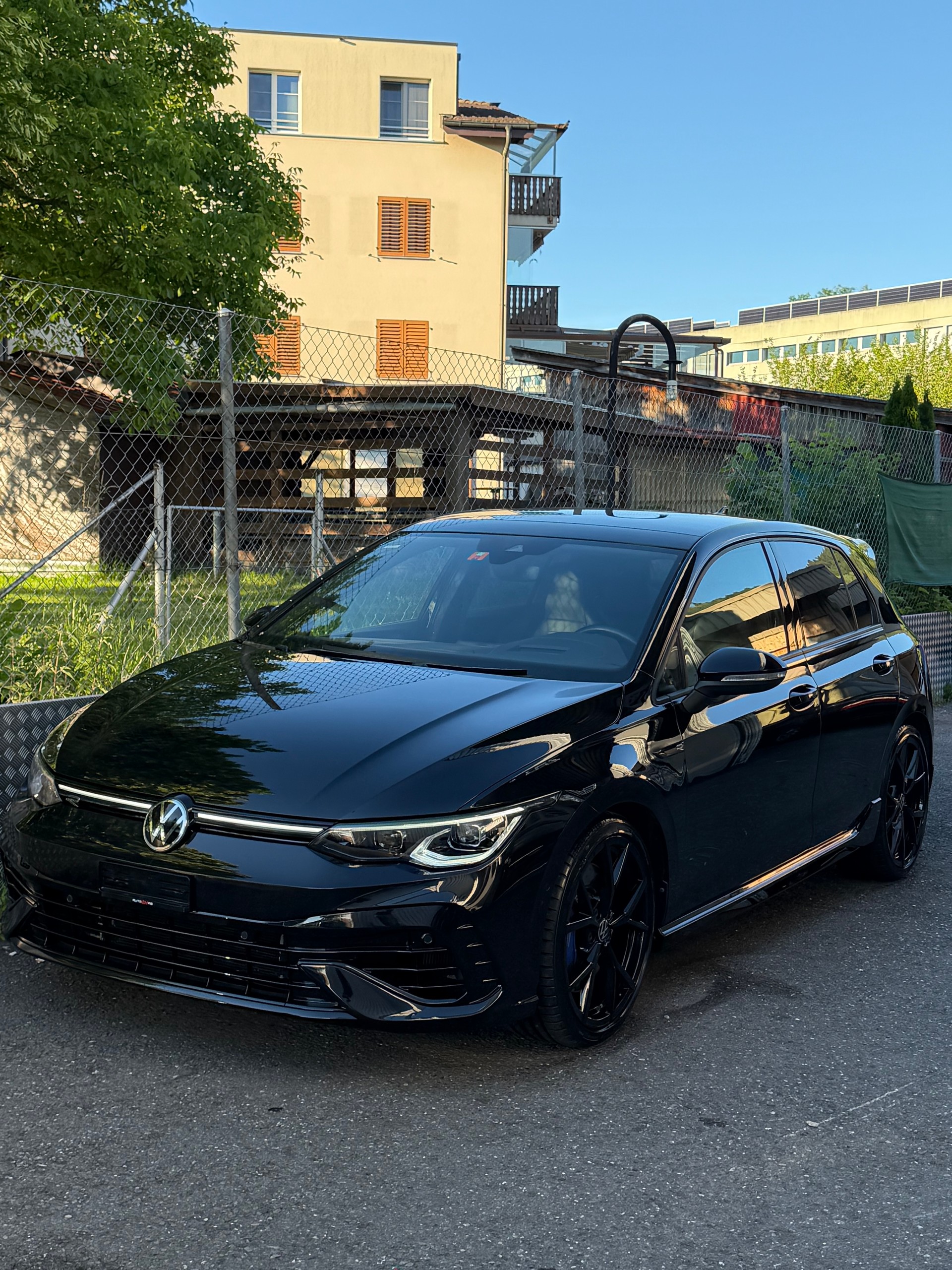 VW Golf 2.0 TSI R DSG 4Motion-image-0