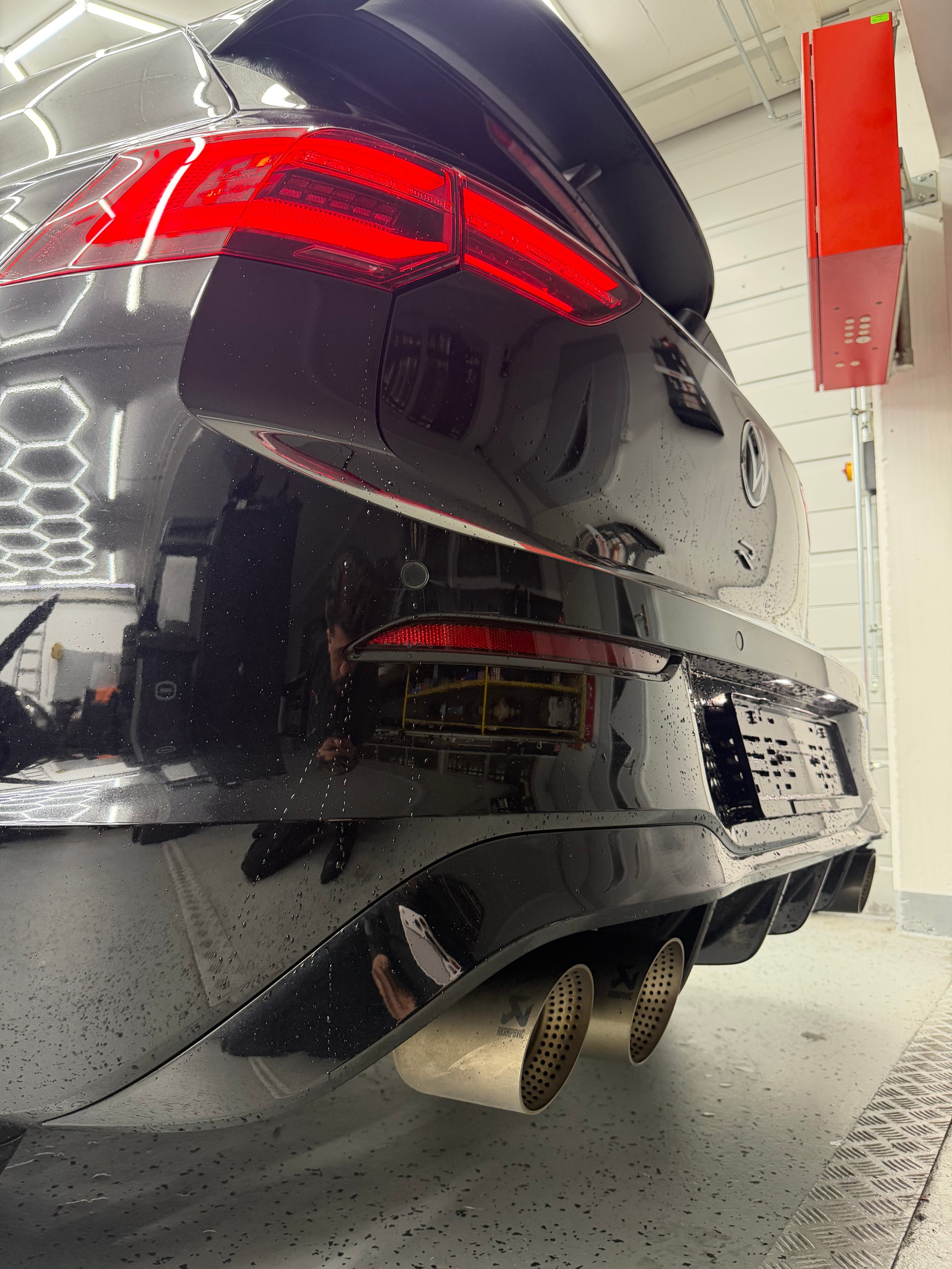 VW Golf 2.0 TSI R DSG 4Motion-image-5
