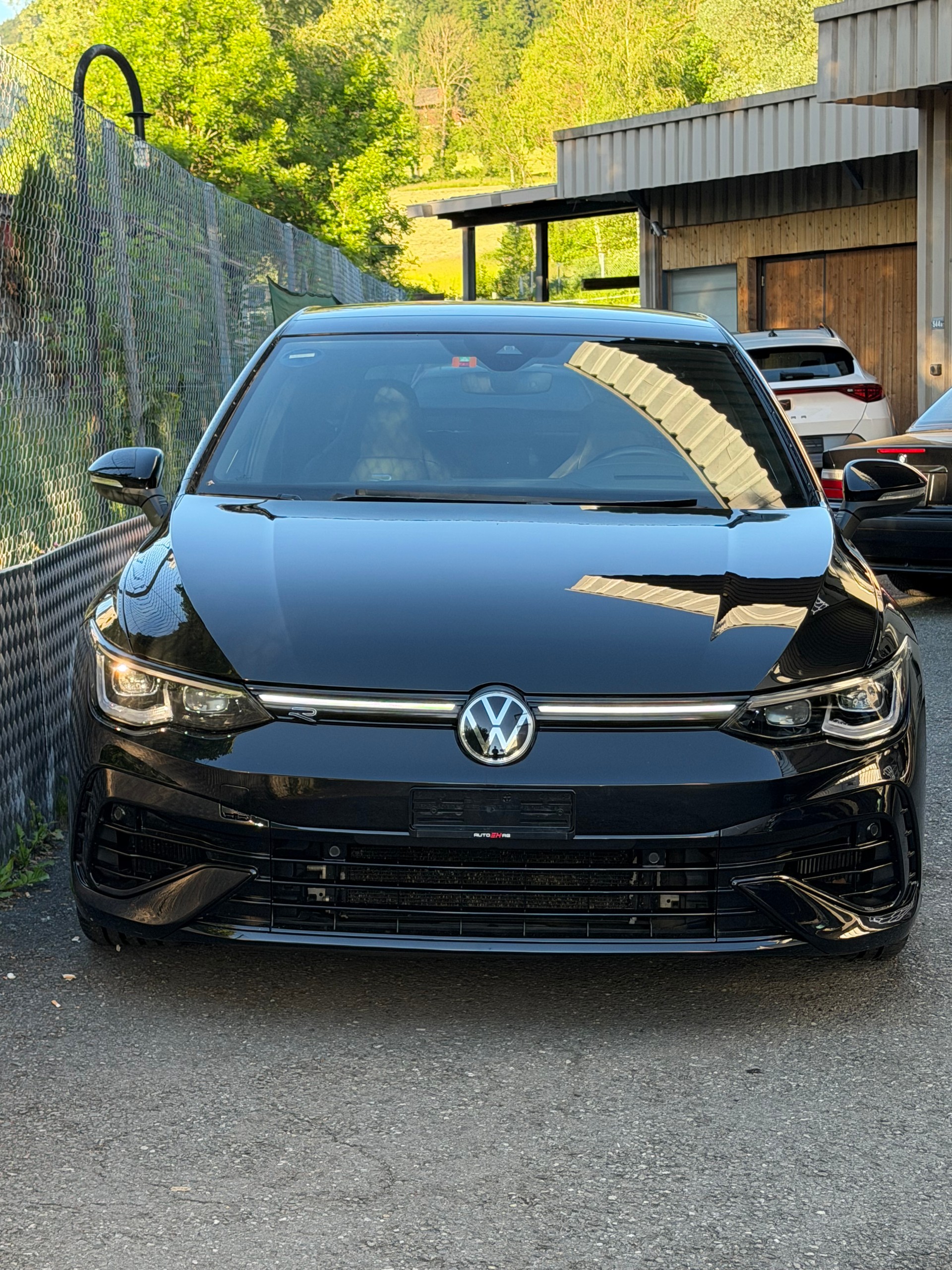 VW Golf 2.0 TSI R DSG 4Motion-image-1