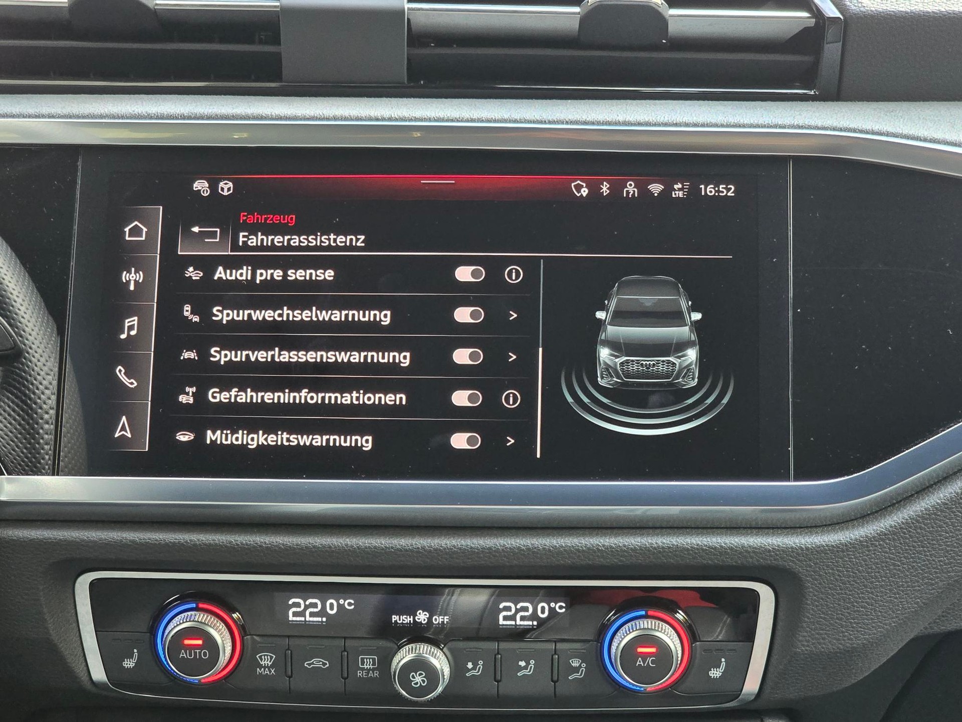 AUDI Q3 Sportback 40 TFSI S line quattro S-tronic-image-11