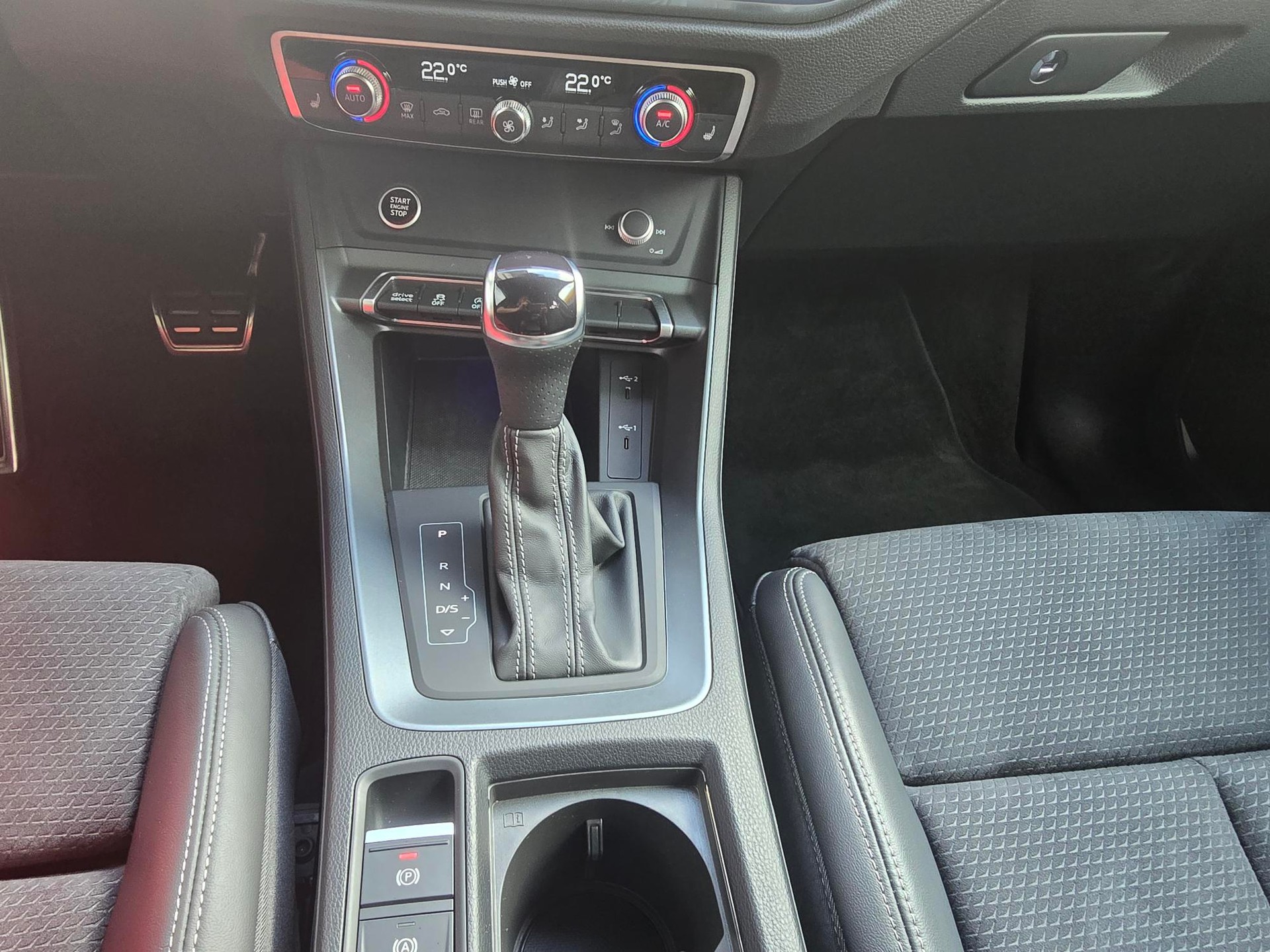 AUDI Q3 Sportback 40 TFSI S line quattro S-tronic-image-13
