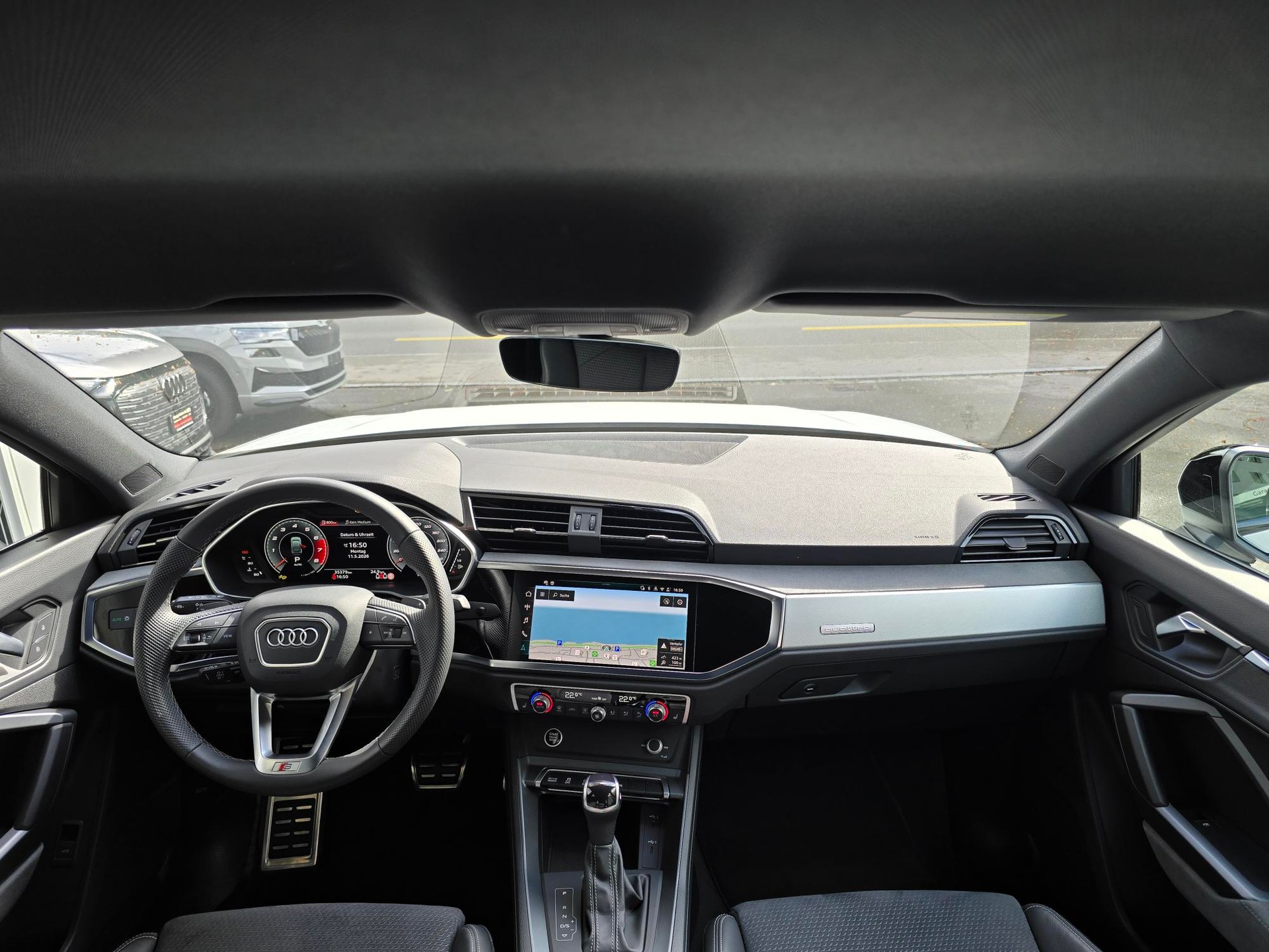 AUDI Q3 Sportback 40 TFSI S line quattro S-tronic-image-5