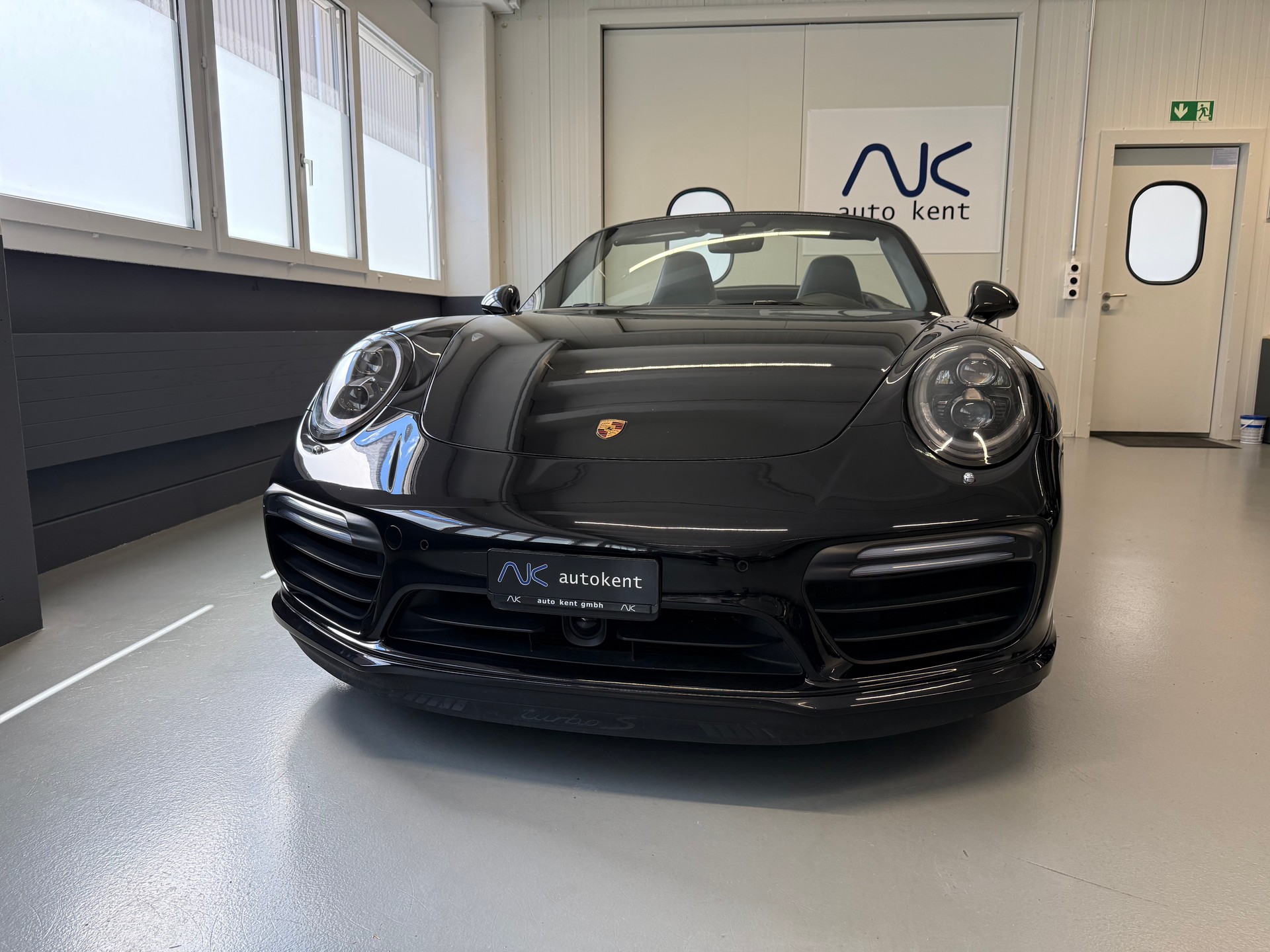 PORSCHE 911 Turbo S Cabrio PDK-showroom-element-1
