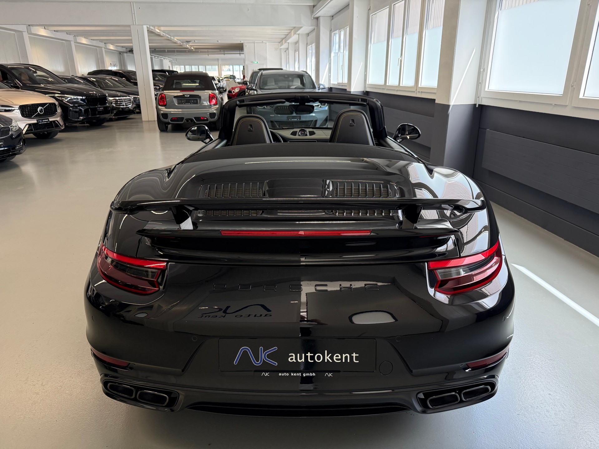 PORSCHE 911 Turbo S Cabrio PDK-image-4