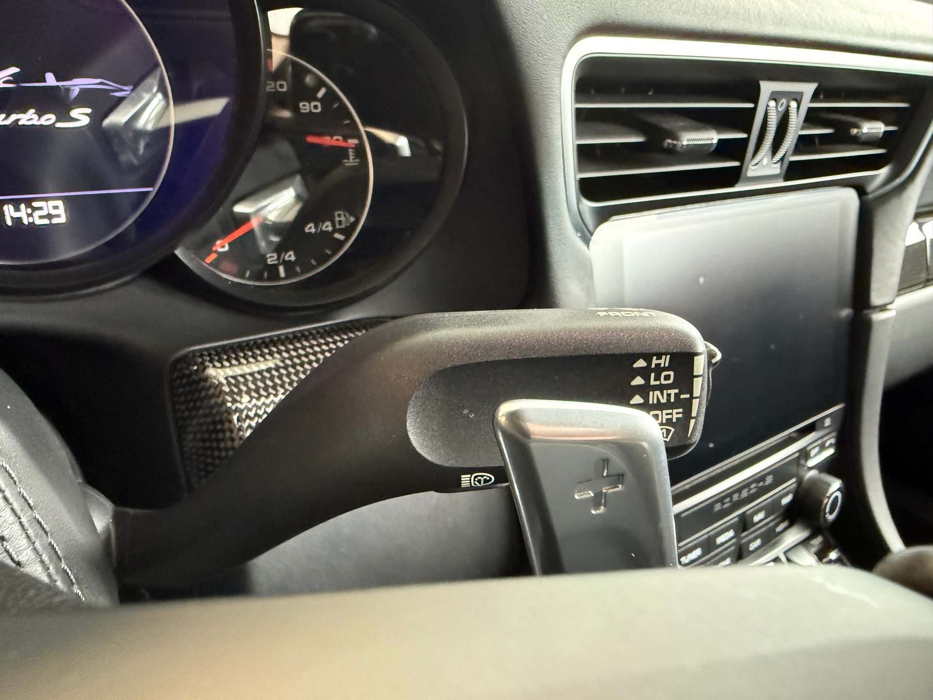 PORSCHE 911 Turbo S Cabrio PDK-image-12