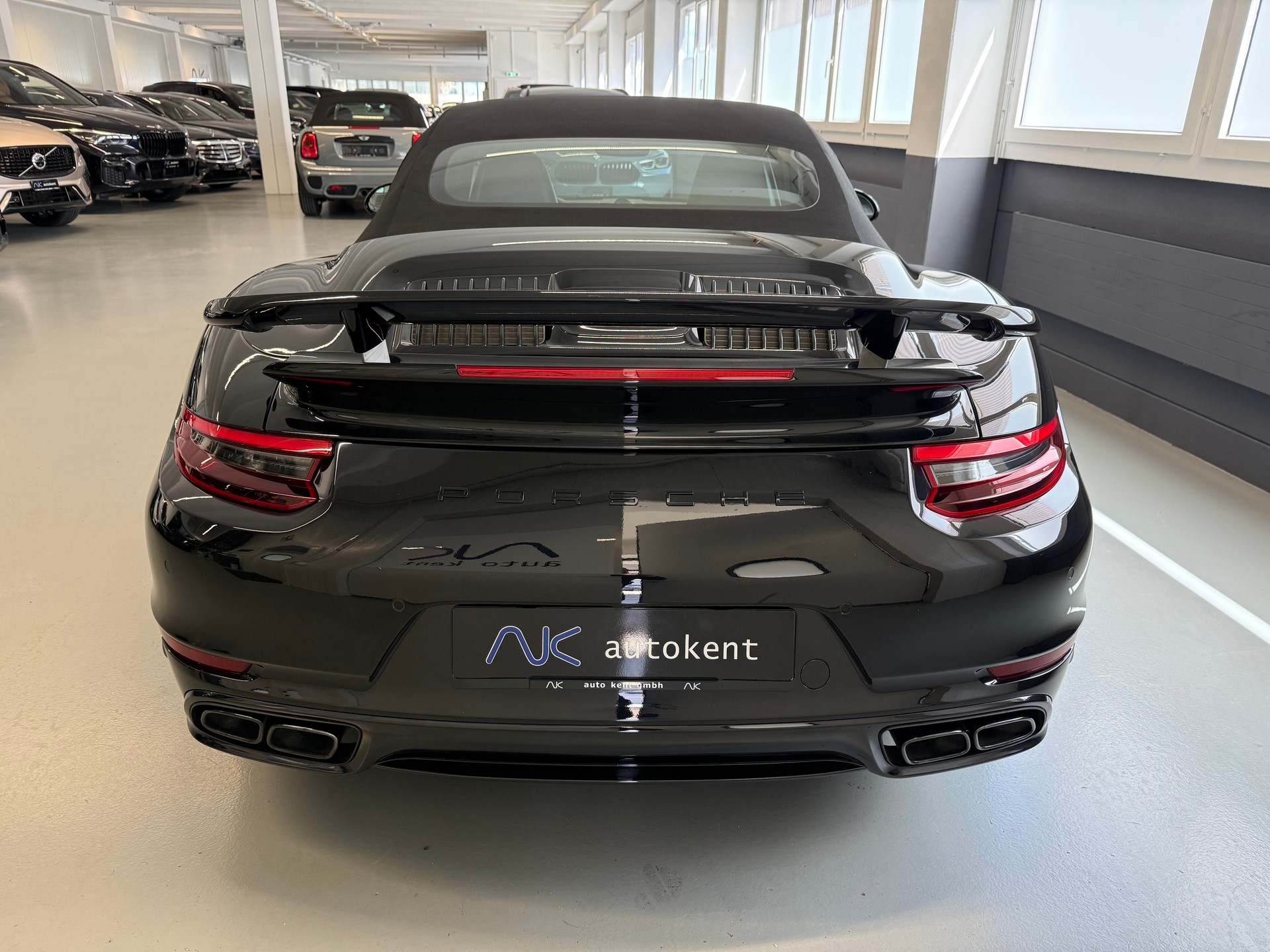 PORSCHE 911 Turbo S Cabrio PDK-image-9