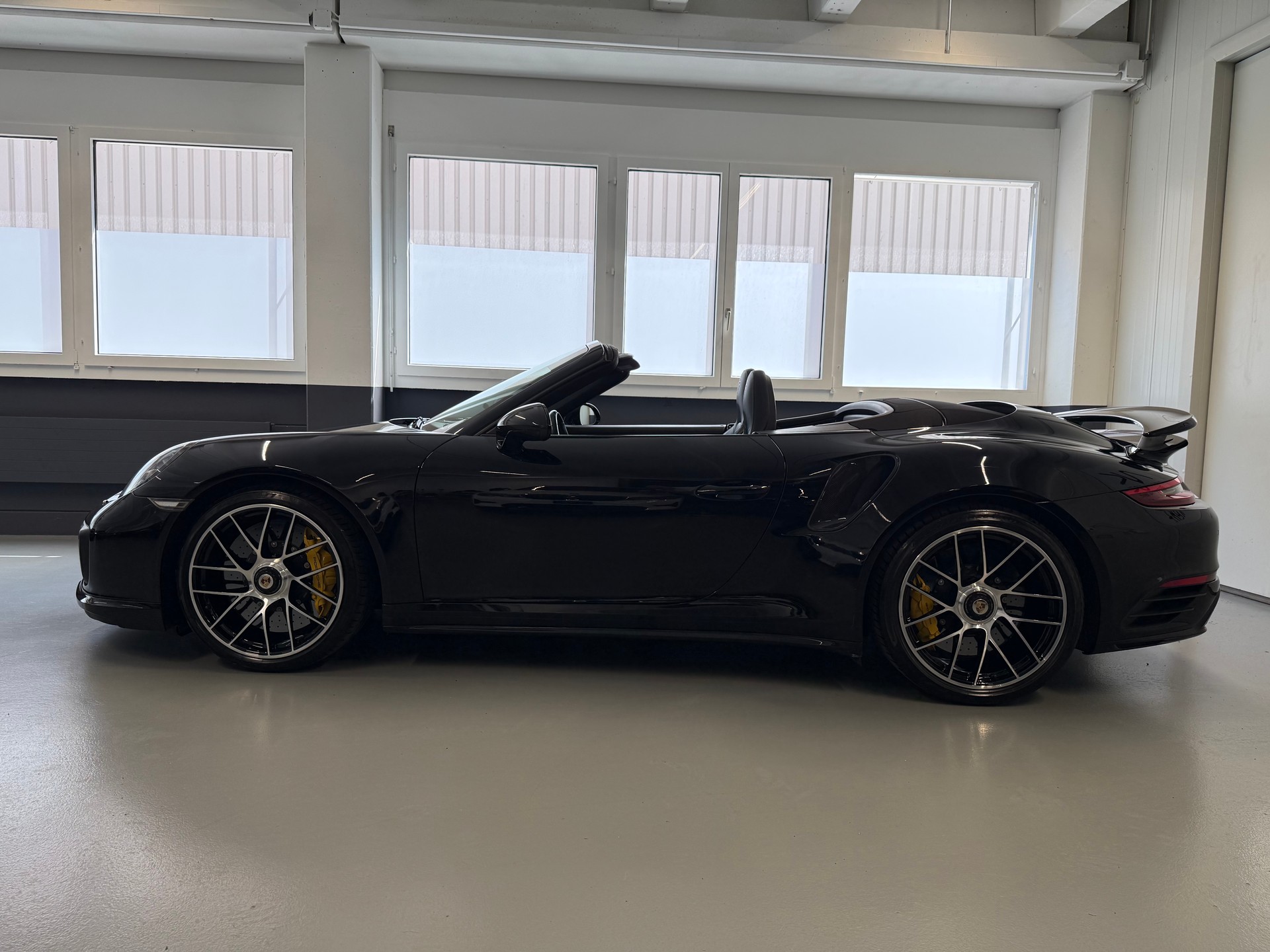 PORSCHE 911 Turbo S Cabrio PDK-showroom-element-2