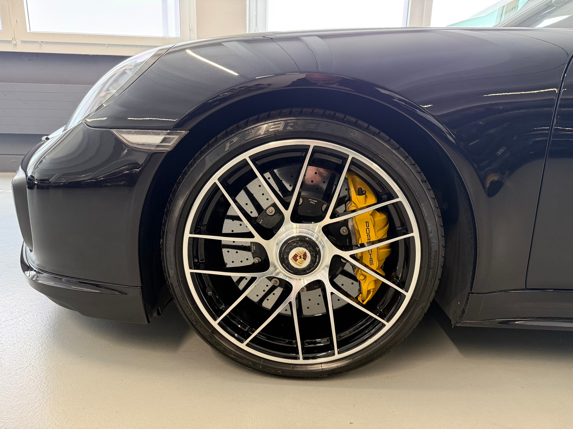 PORSCHE 911 Turbo S Cabrio PDK-image-22