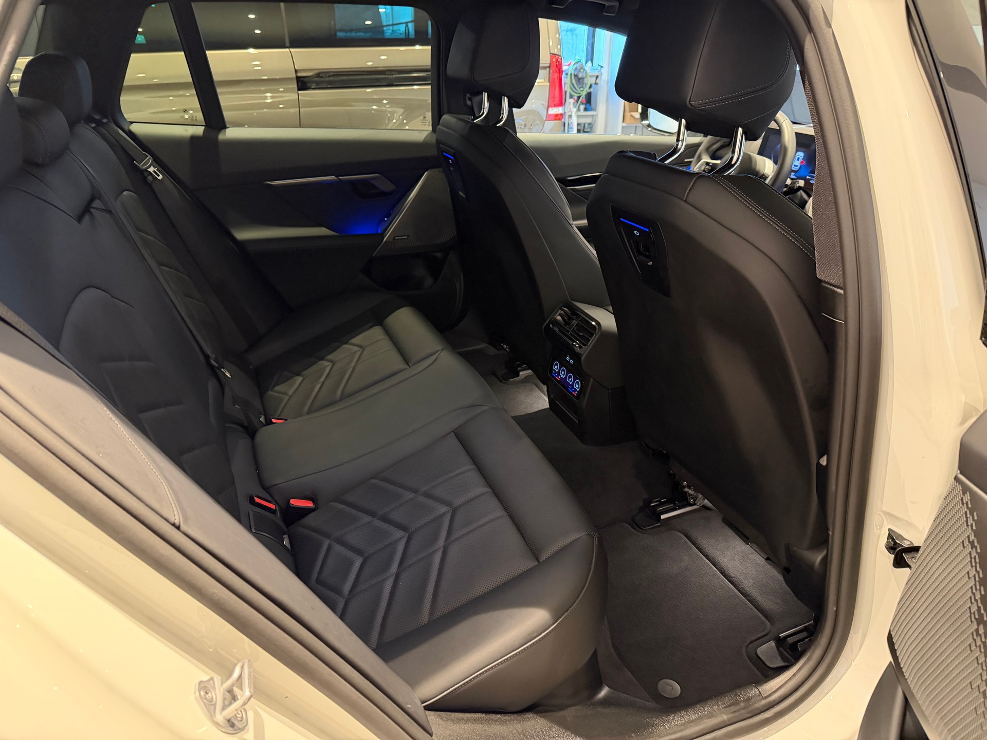 BMW 520d xDrive Touring M-Sport-image-10